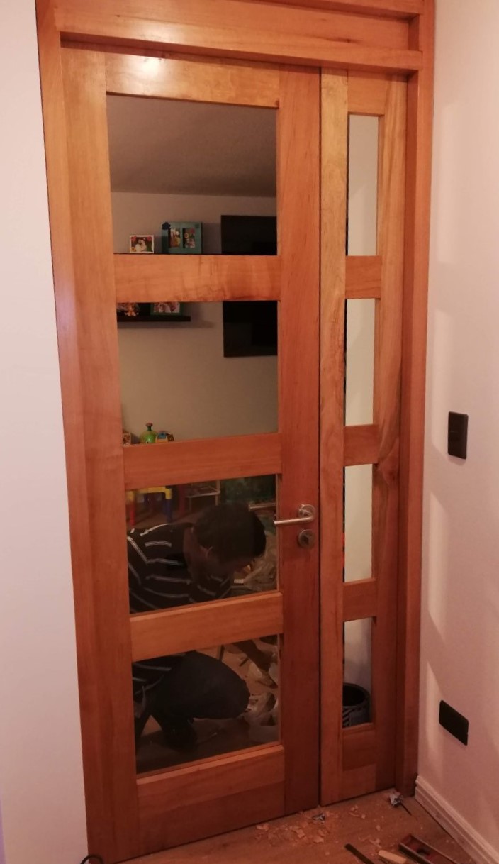 Puerta mampara de raulí de primera